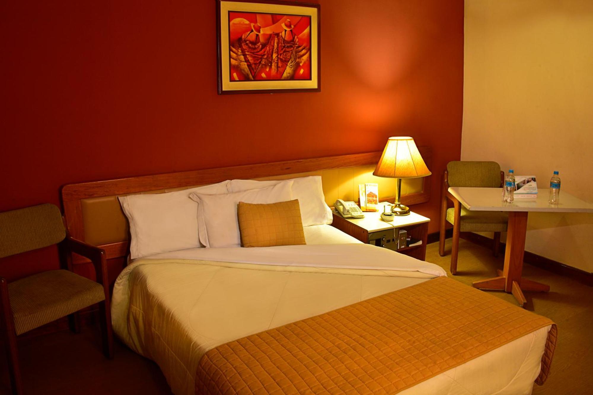 Cesar'S Plaza Hotel Cochabamba Bagian luar foto